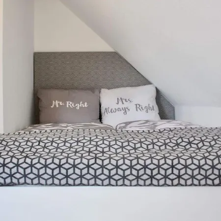 Family And Dog Hafenblick * Carolinensiel